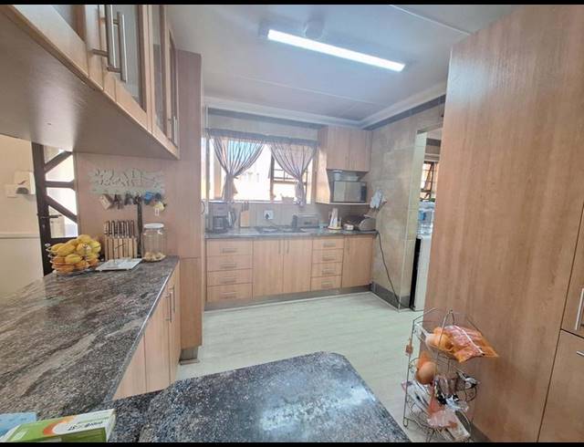 4 BEDROOM HOUSE FOR SALE IN HARTENBOS HEUWELS